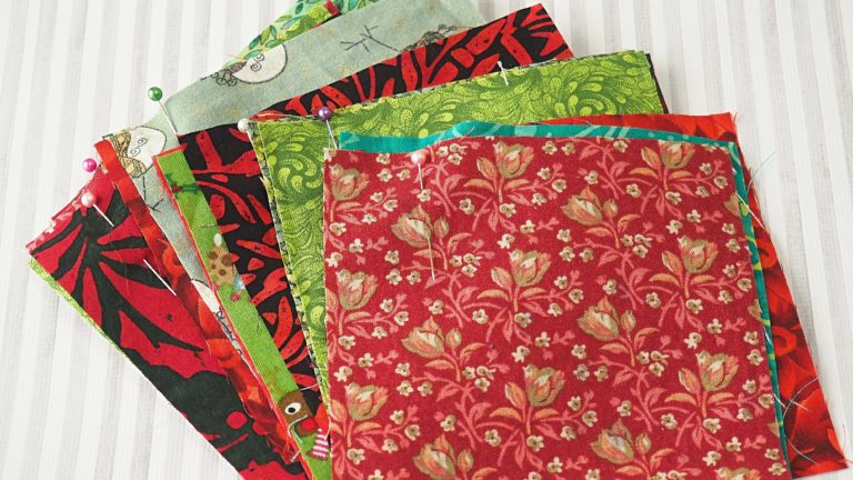 Christmas Rick Rack Table Runner - Create with Claudia