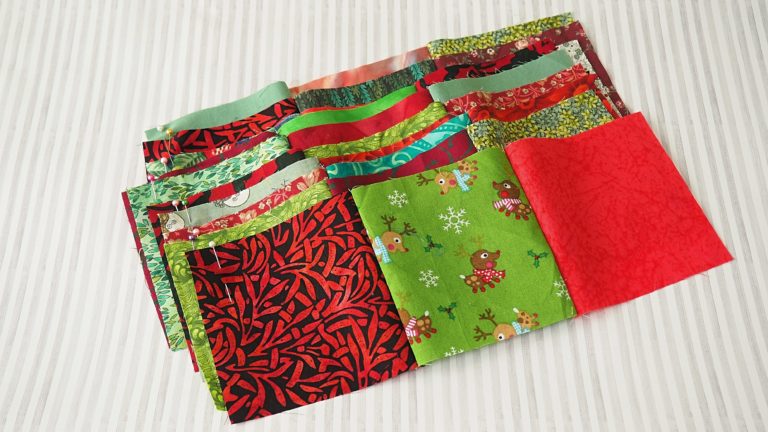 Christmas Rick Rack Table Runner - Create with Claudia