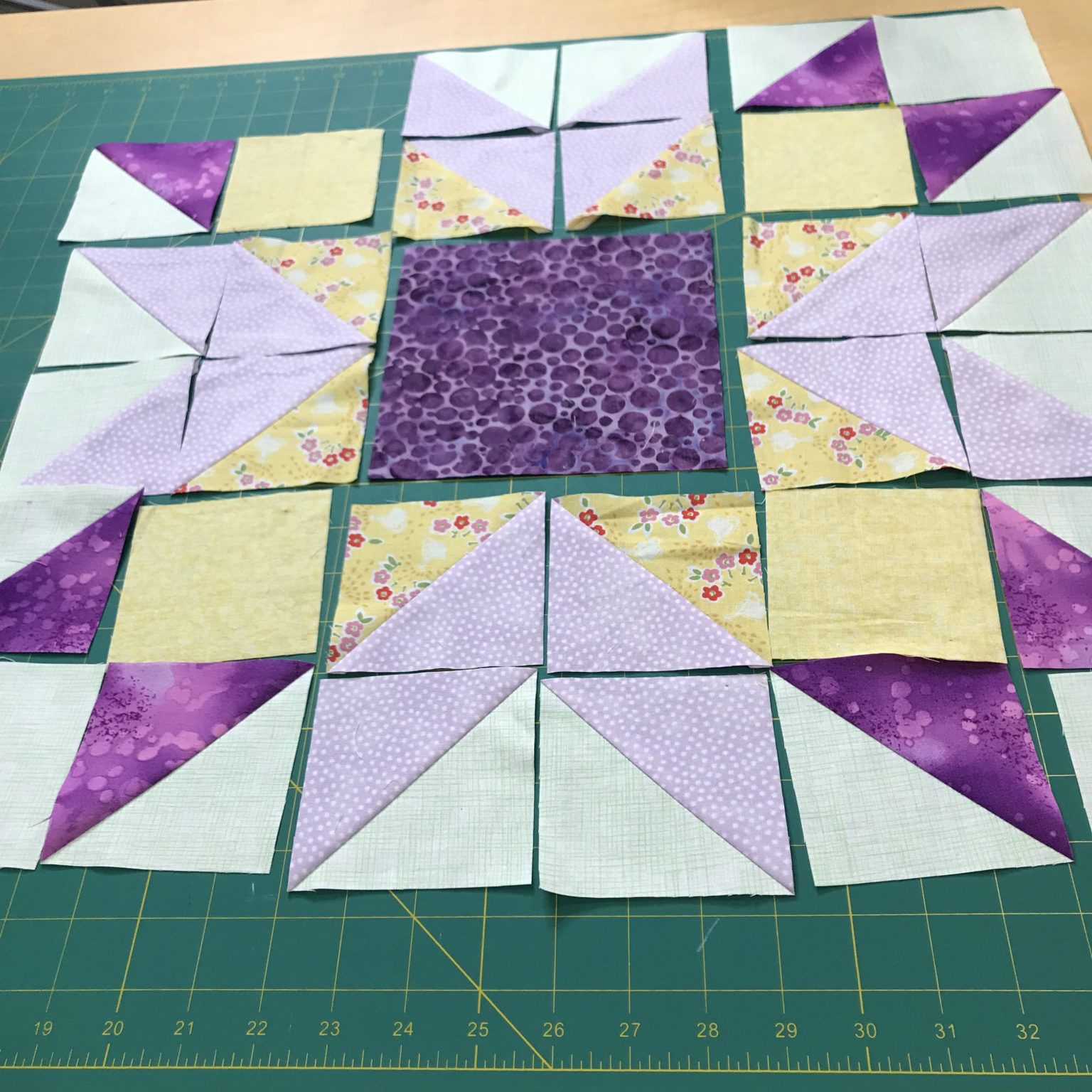 how-to-make-a-large-blueberry-pie-quilt-block-create-with-claudia